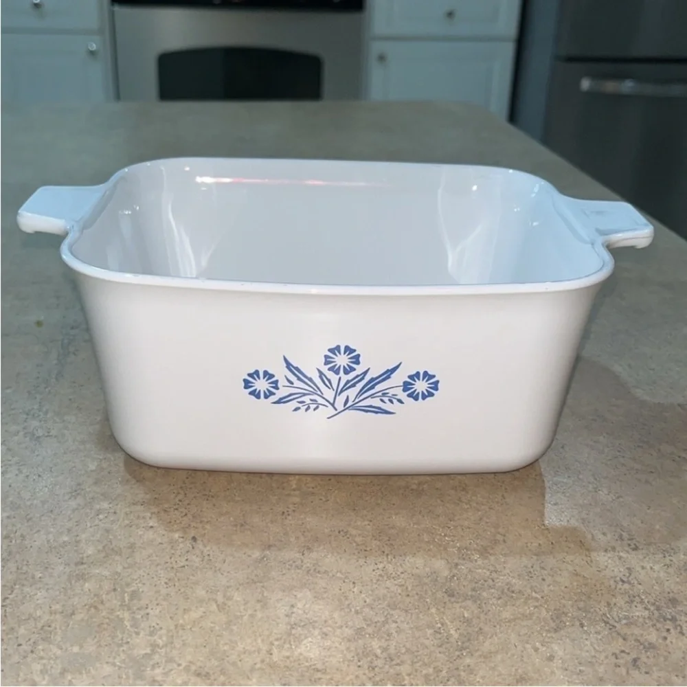 Corning Ware Cornflower With Lid P-4-B 7X5 1/2X3 inch Range - Oven -Microwave